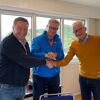 The Norwegian Minister of Fisheries and Seafood Odd Emil Ingebrigtsen (in the middle) congratulates Cermaq (Knut Ellekjær on the right) and Folla Alger (Tarald Sivertsen on the left) on the algae project